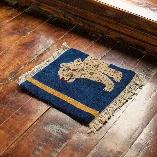 The Snow Leopard Mat | Hand-Spun Highland Wool | 18" x 20" (45 x 55 cm)